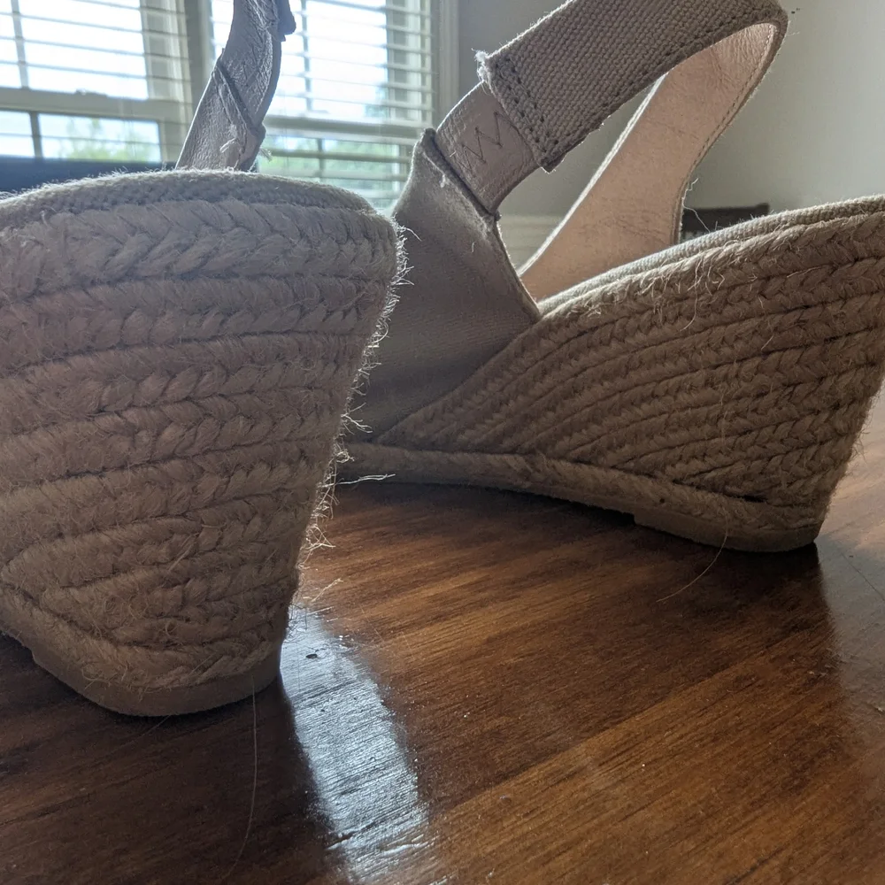 Viscata Size 7 Women's Cream Espadrille Shoes Like New - Picture 4 of 6